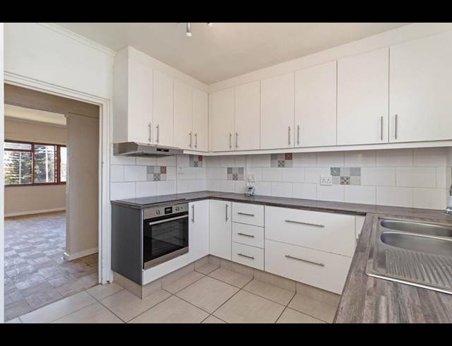 2 BEDROOM APARTMENT FOR SALE IN FISH HOEK